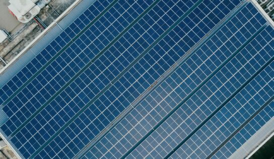 Las placas solares en comunidades de vecinos cuestan 6mil € y ahorran casi mil anuales, según SotySolar