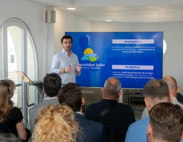 Comunidad Solar presenta su autoconsumo remoto: energía a coste cero también para residentes en pisos