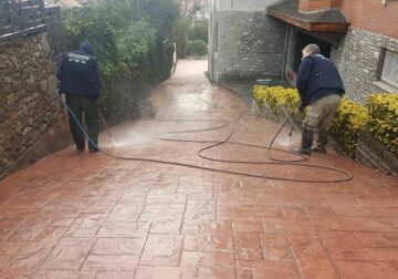 PAVIANDRES explora diversas aplicaciones del hormigón impreso en la decoración de espacios exteriores