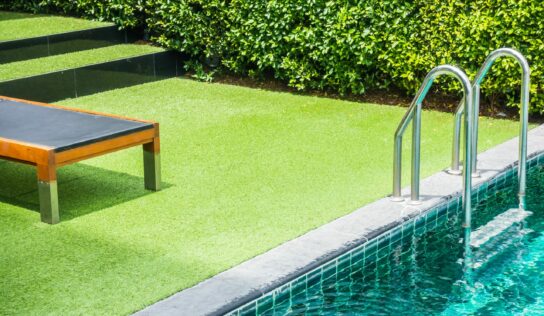 Instalar césped artificial en la terraza ayuda a mejorar la calidad de vida, según SinteticGrass