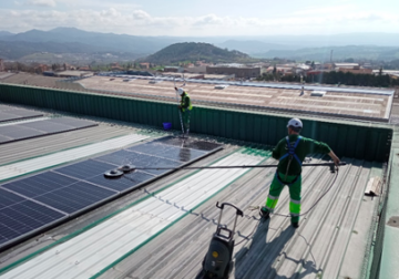 Tot-Net se especializa en la limpieza técnica de placas solares