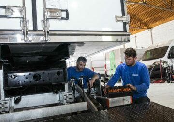 Igluvan se forma en manipulación segura de vehículos eléctricos con Renault y Maxus