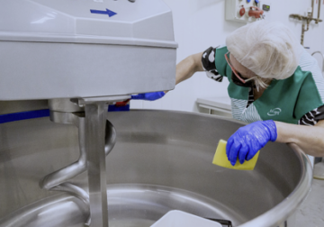 Tot-Net refuerza la seguridad alimentaria con servicios especializados de limpieza en el sector del cacao y la chocolatería