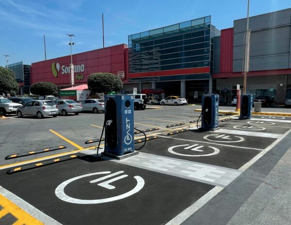 XCharge impulsa la movilidad eléctrica en Méjico con FAZT para los supermercados Soriana