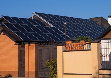 SyA Instalaciones resalta la combinación de placas solares y otras energías para maximizar el ahorro energético