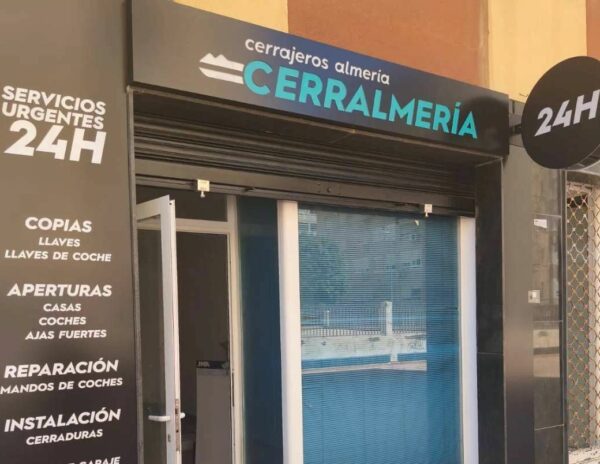 Cerralmería refuerza su servicio de cerrajeros 24 horas en Almería