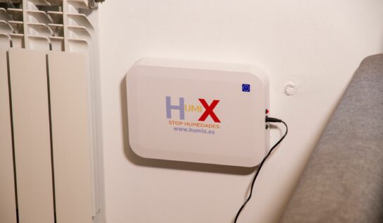 Ocho años con humedad en casa: una vecina de Valladolid documenta cómo su pared se seca en tres meses